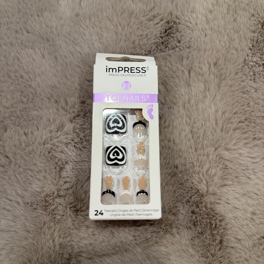 imPRESS Chic Black and White Toenail Set - 24 Nails